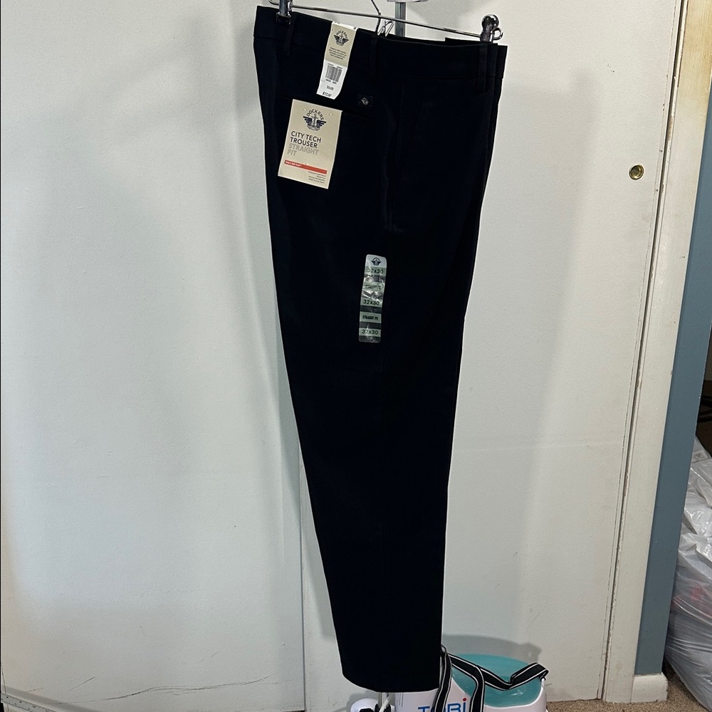 Dockers City Tech Straight Trouser 32 x 30 Classic Black Pants Men